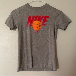 Nike Boys Sz S Basketball T-shirt